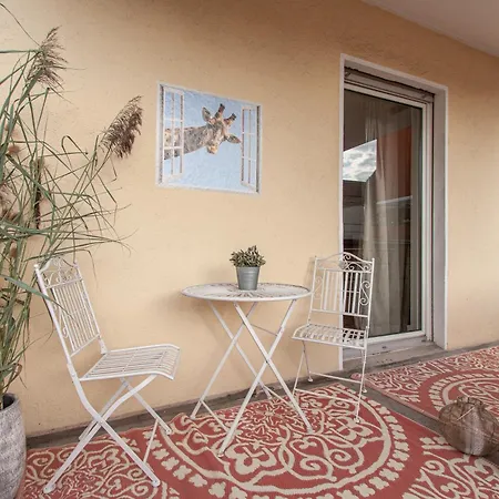 Apartment Wohnen An Der Residenz Mit Terrasse